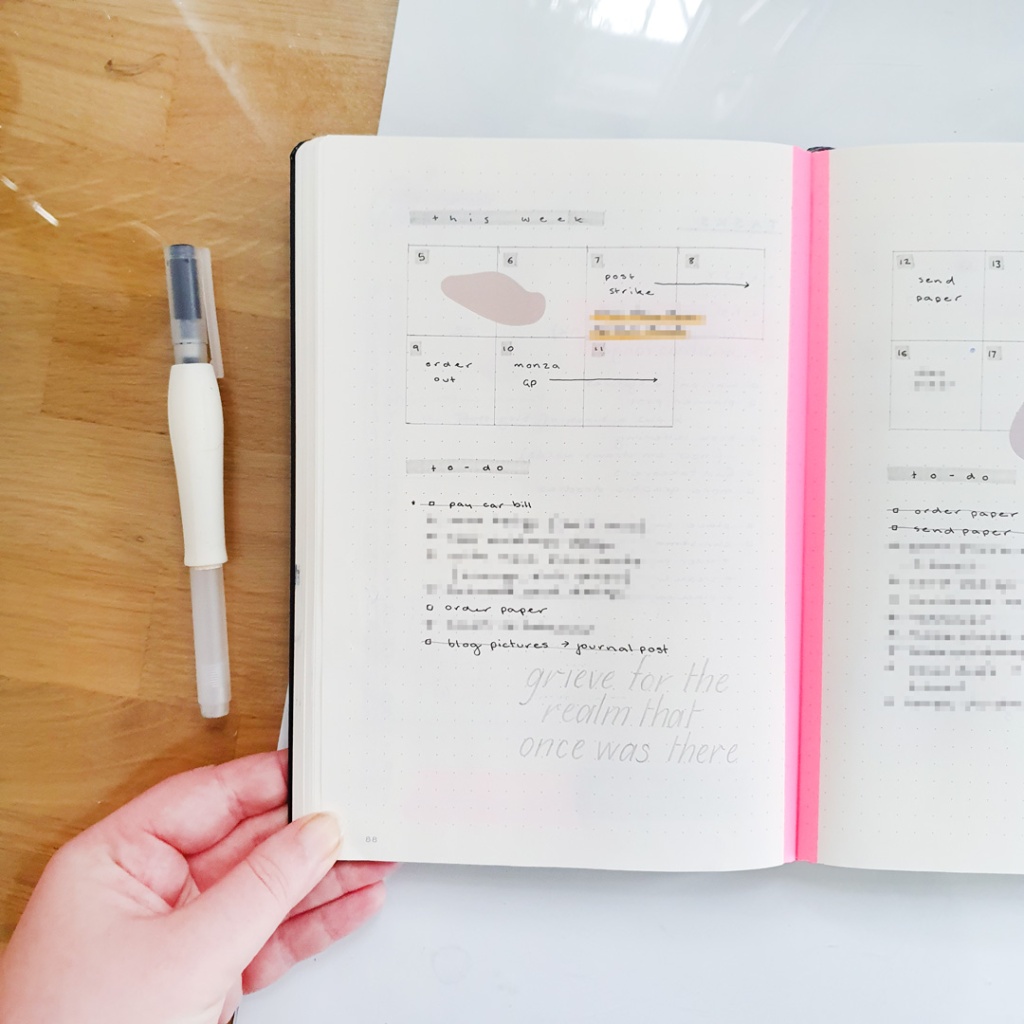 How To Set Up A Minimal Bullet Journal & Spread Ideas
